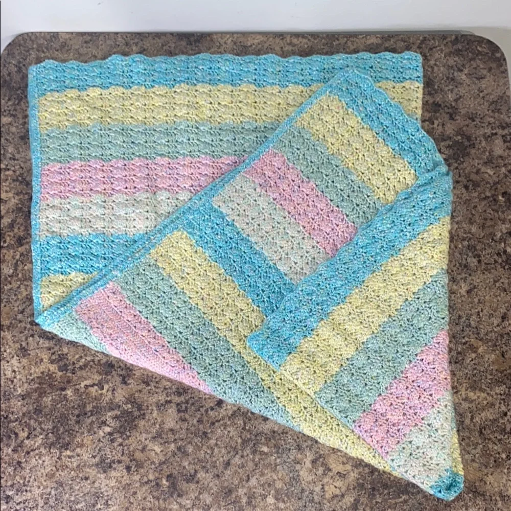 Handmade Pastel Stripped Crochet Baby Blanket Scalloped Trim 40”x40”